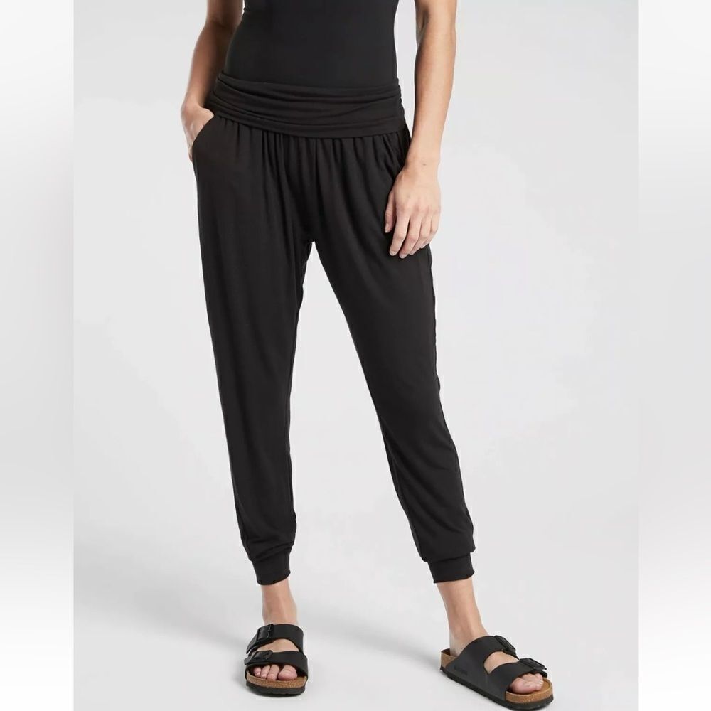 Athleta Studio Jogger Black Size XS High Rise Lightweight Yoga Pants